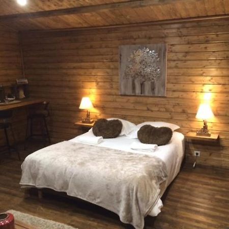 Gites Les Chalets Vezzani Spa Exterior photo